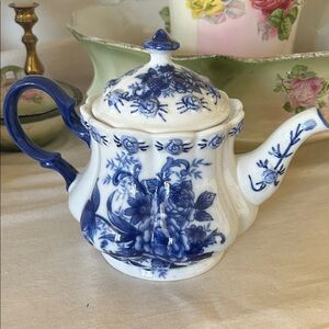 VTG Cracker Barrel Blue and White porcelain teapot with a scalloped rim